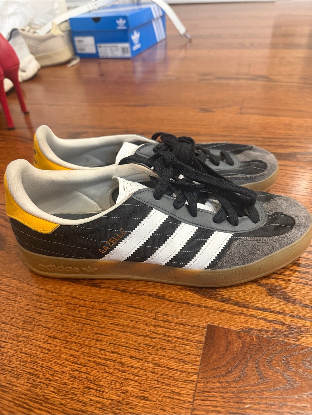 adidas Gazelle Gray Suede Sneakers with White Stripes size 7.5